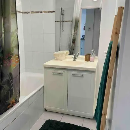 Cosy, Calme, Lumineux, Balcon, Parking アパート サルラ・ラ・カネダ