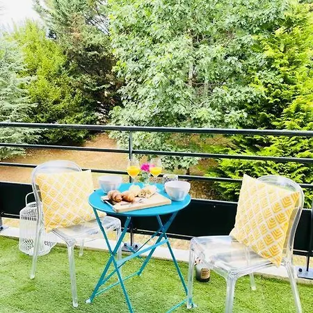 Cosy, Calme, Lumineux, Balcon, Parking アパート