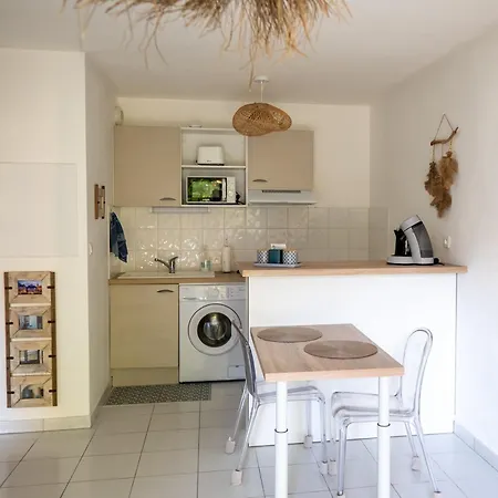 Cosy, Calme, Lumineux, Balcon, Parking アパート